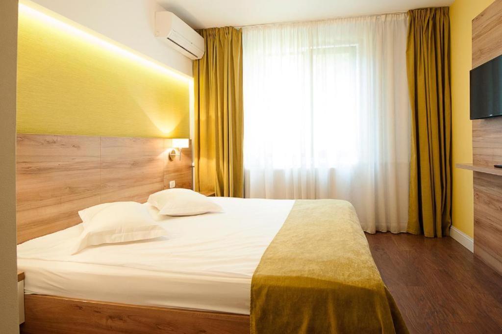 Hotel Ceramica Iasi Exterior foto
